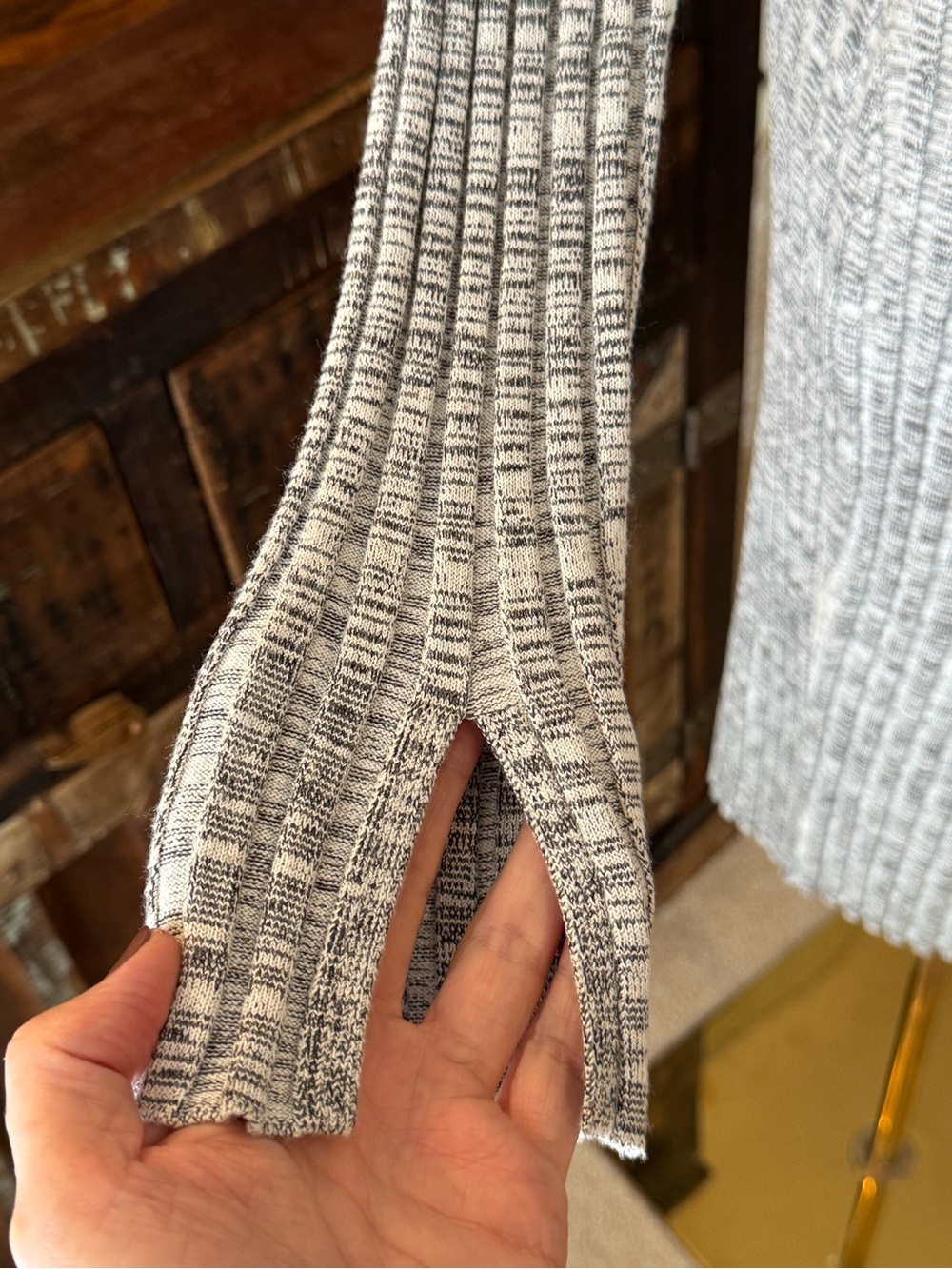 NWT V-Neck Long Sleeve Ribbed Knit Dress in Gray- L - Picture 4 of 10
